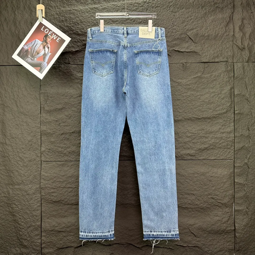 P310 GALLERY DEPT. 2025 new heavy-duty ripped patch washed jeans 🔥High version🔥High version🔥Top ceiling quality Styles with different washed textures are very friendly to people with thin legs and thick legs. The straight version is very flattering to the leg shape. Moderate length that never goes out of style, easy to match with casually, basic styling for various styles, a must-have in the wardrobe! The fabric is stiff but also makes the upper body soft without losing texture. The washing process is even more perfect. It is a must-have item for everyone! ! ! Washed wheat, tag, pants label, three labels complete Color: washed blue Size: 30, 31, 32, 33